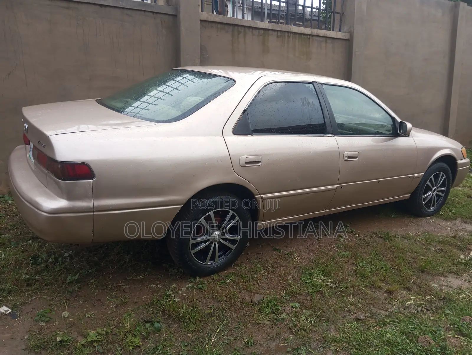 Toyota Camry LE 4dr Sedan (2.2L 4cyl 4A) 2000 Gold