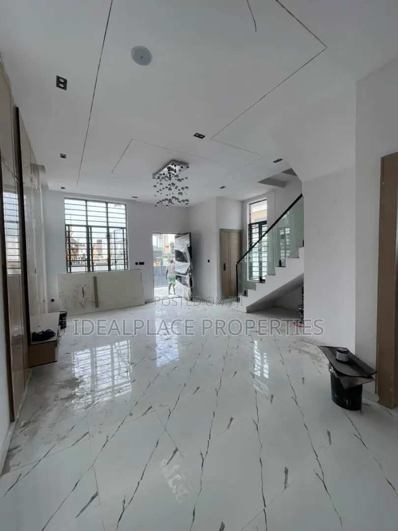 5bdrm Duplex in Ikota for sale