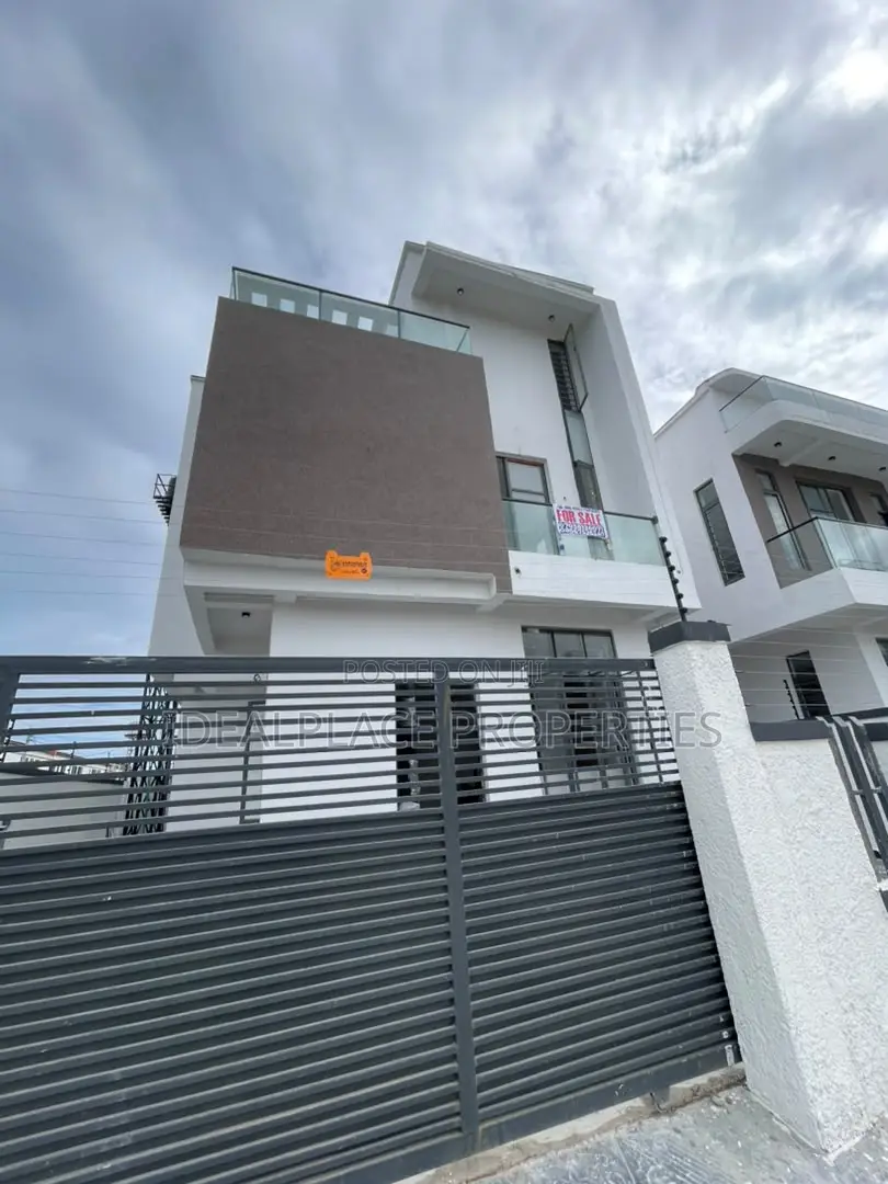 5bdrm Duplex in Ikota for sale