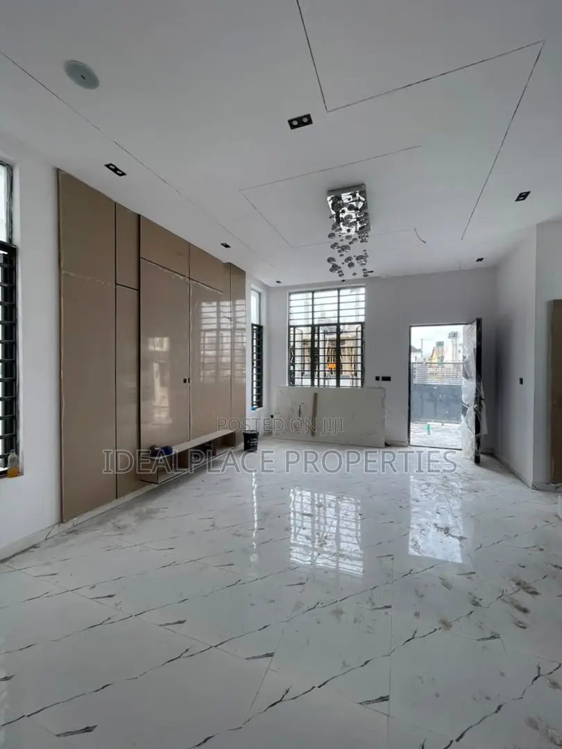 5bdrm Duplex in Ikota for sale