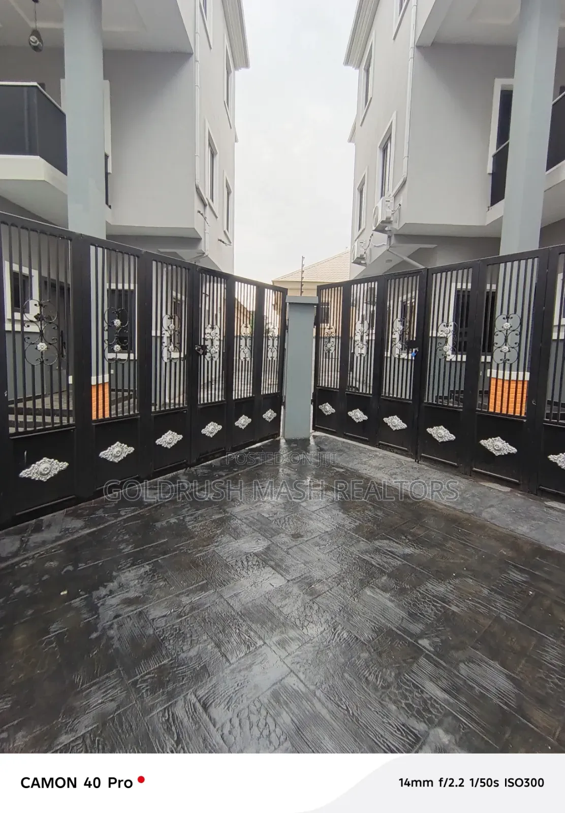 5bdrm Duplex in Magodo Phase 2, for sale