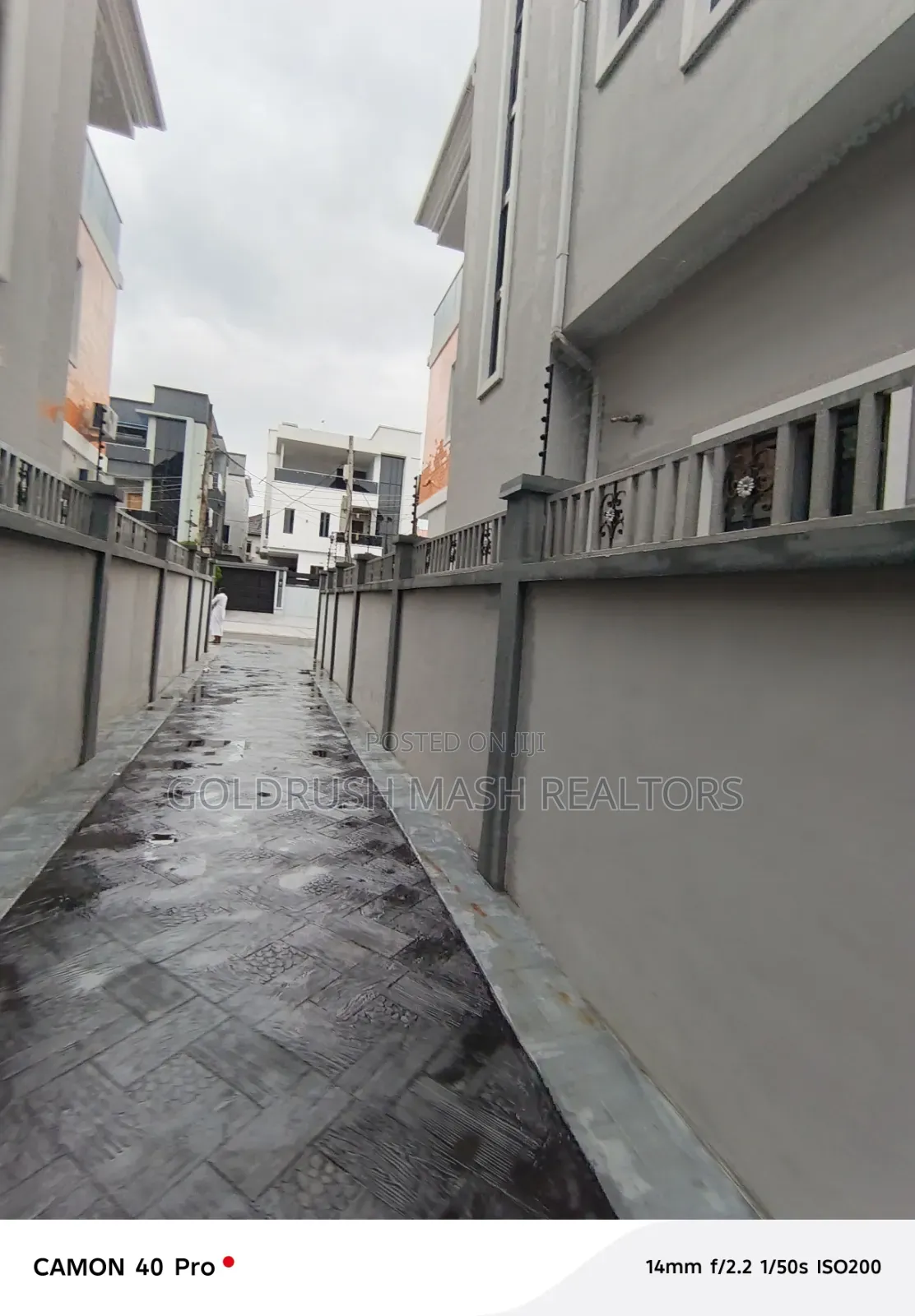 5bdrm Duplex in Magodo Phase 2, for sale