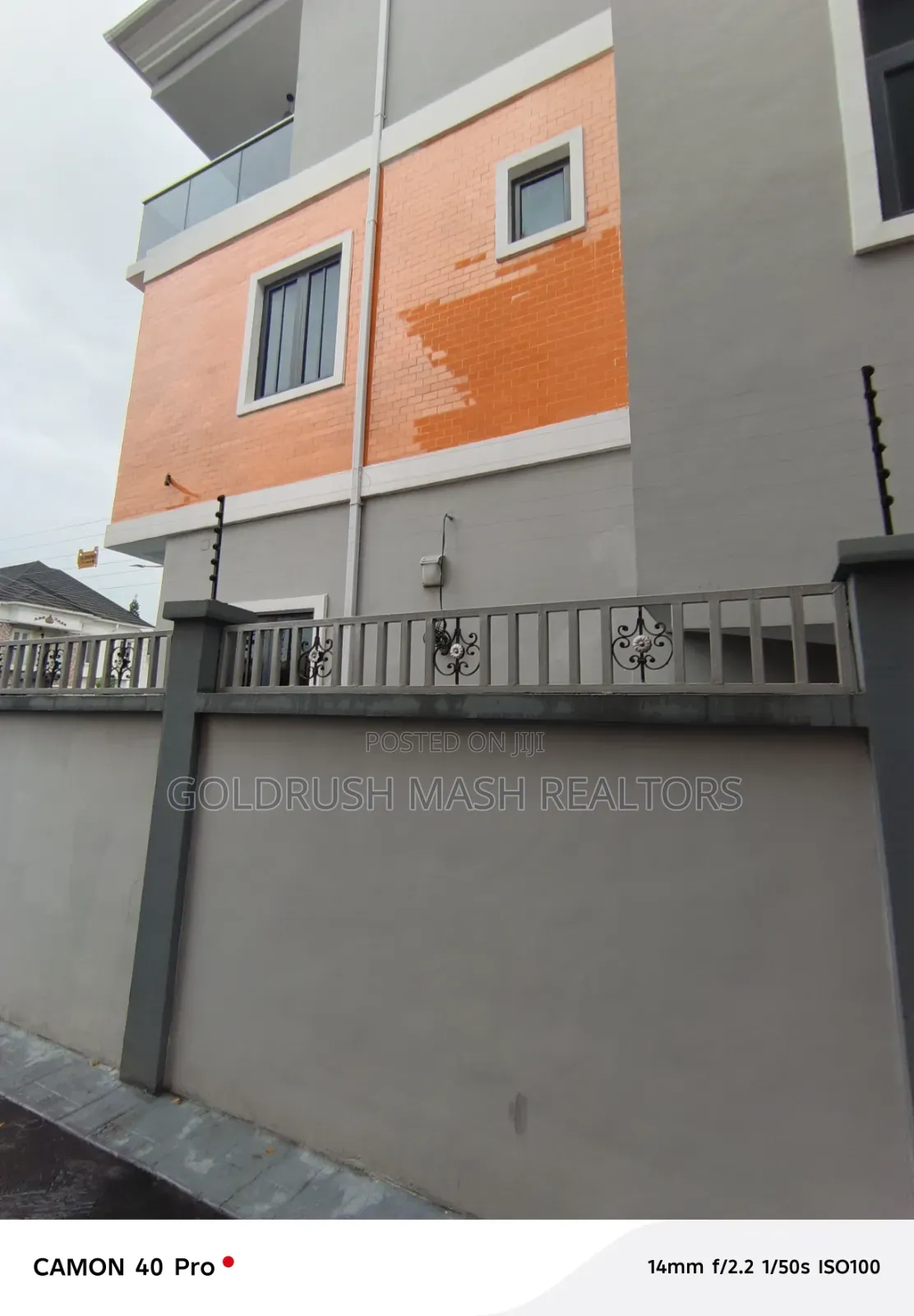 5bdrm Duplex in Magodo Phase 2, for sale