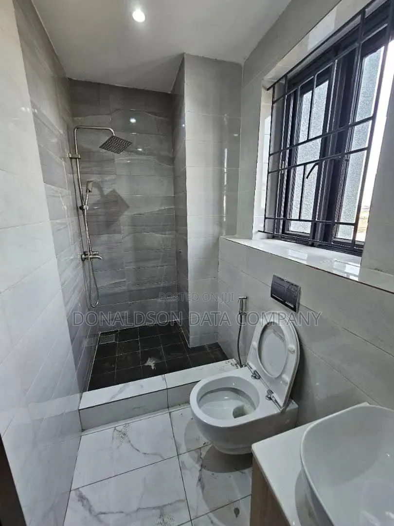 5bdrm Duplex in Ikeja Gra for sale