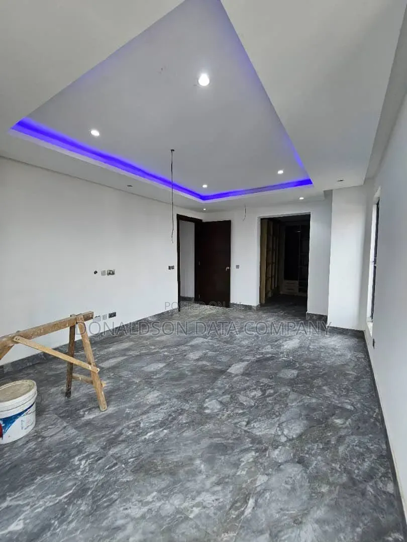 5bdrm Duplex in Ikeja Gra for sale