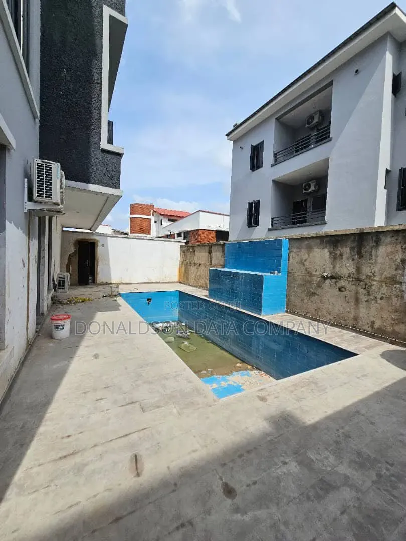 5bdrm Duplex in Ikeja Gra for sale