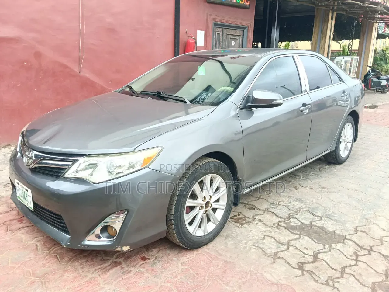 Toyota Camry LE 4dr Sedan (2.5L 4cyl 6A) 2012 Gray