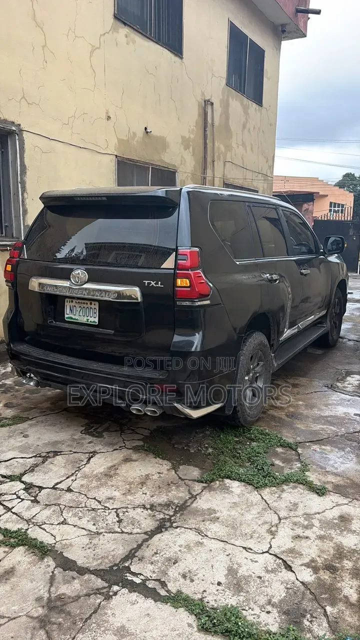 Toyota Land Cruiser Prado 2012 Black