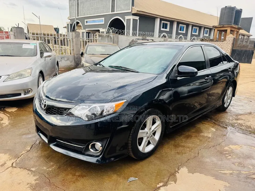 Toyota Camry SE 4dr Sedan (2.5L 4cyl 6A) 2013 Blue