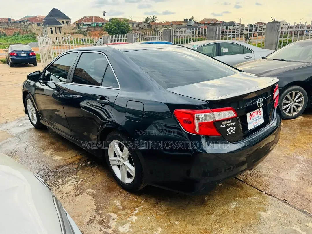 Toyota Camry SE 4dr Sedan (2.5L 4cyl 6A) 2013 Blue