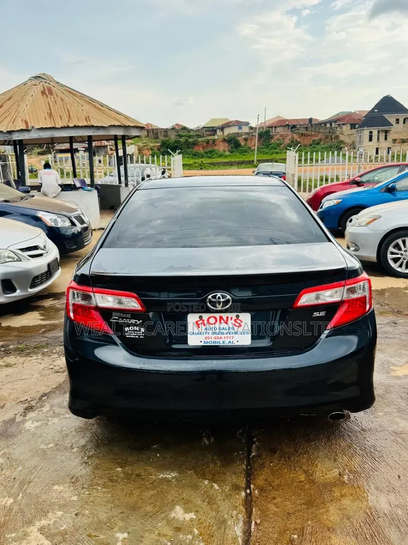 Toyota Camry SE 4dr Sedan (2.5L 4cyl 6A) 2013 Blue