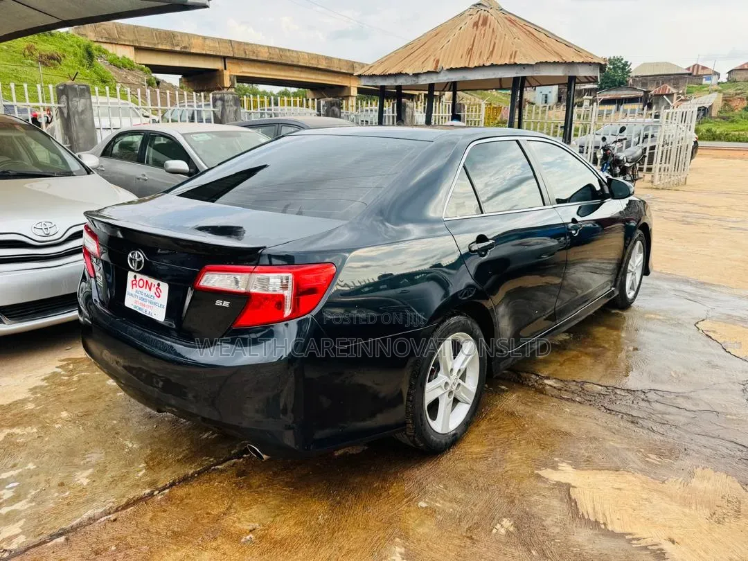Toyota Camry SE 4dr Sedan (2.5L 4cyl 6A) 2013 Blue