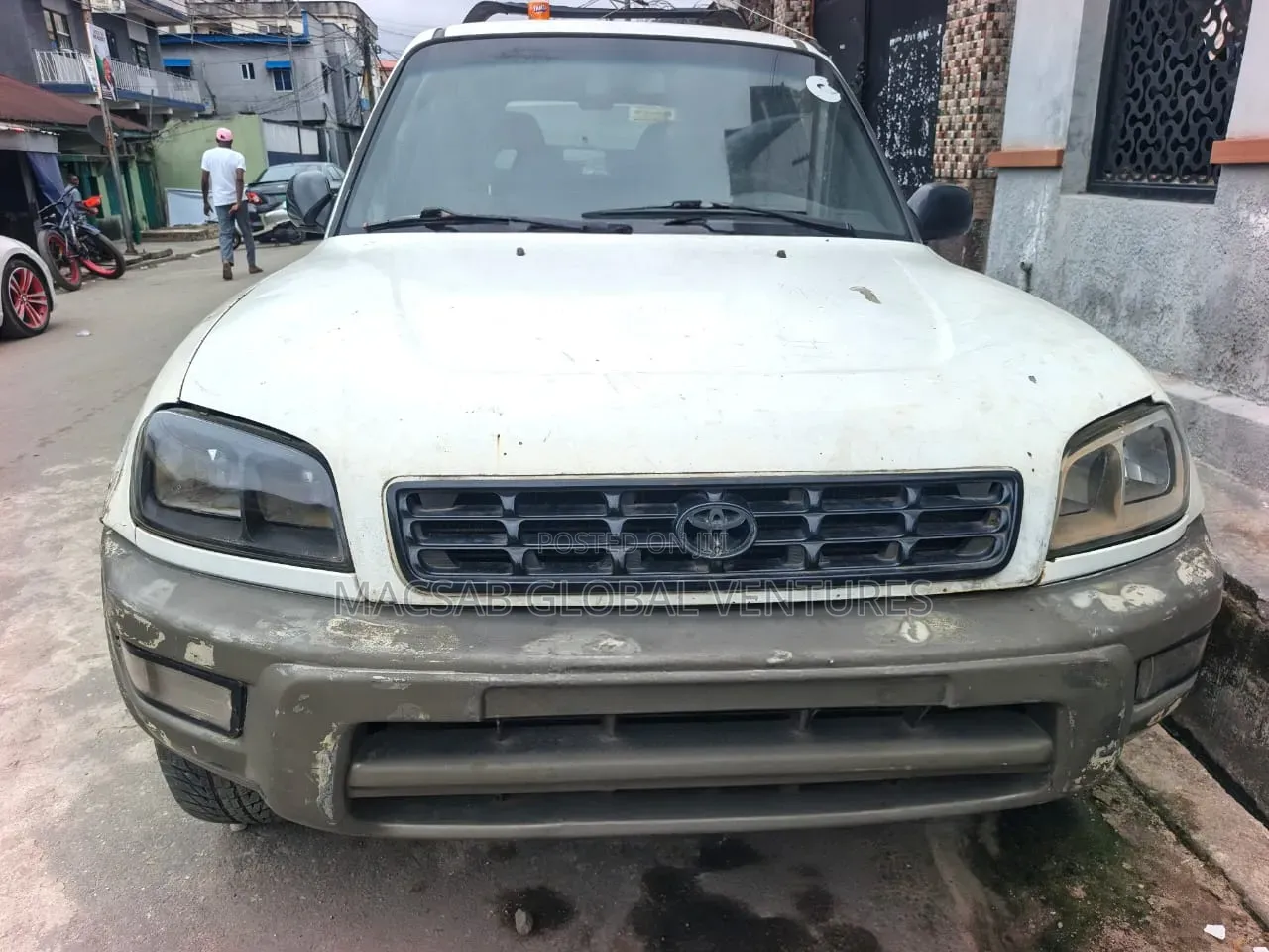 Toyota RAV4 1999 White