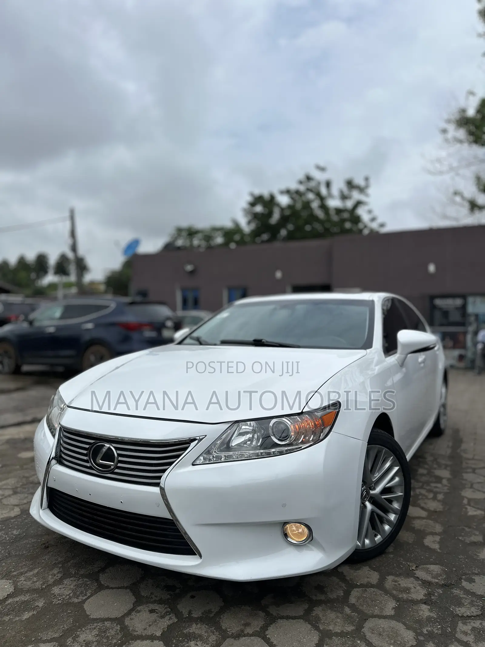 Lexus ES 350 FWD 2013 White