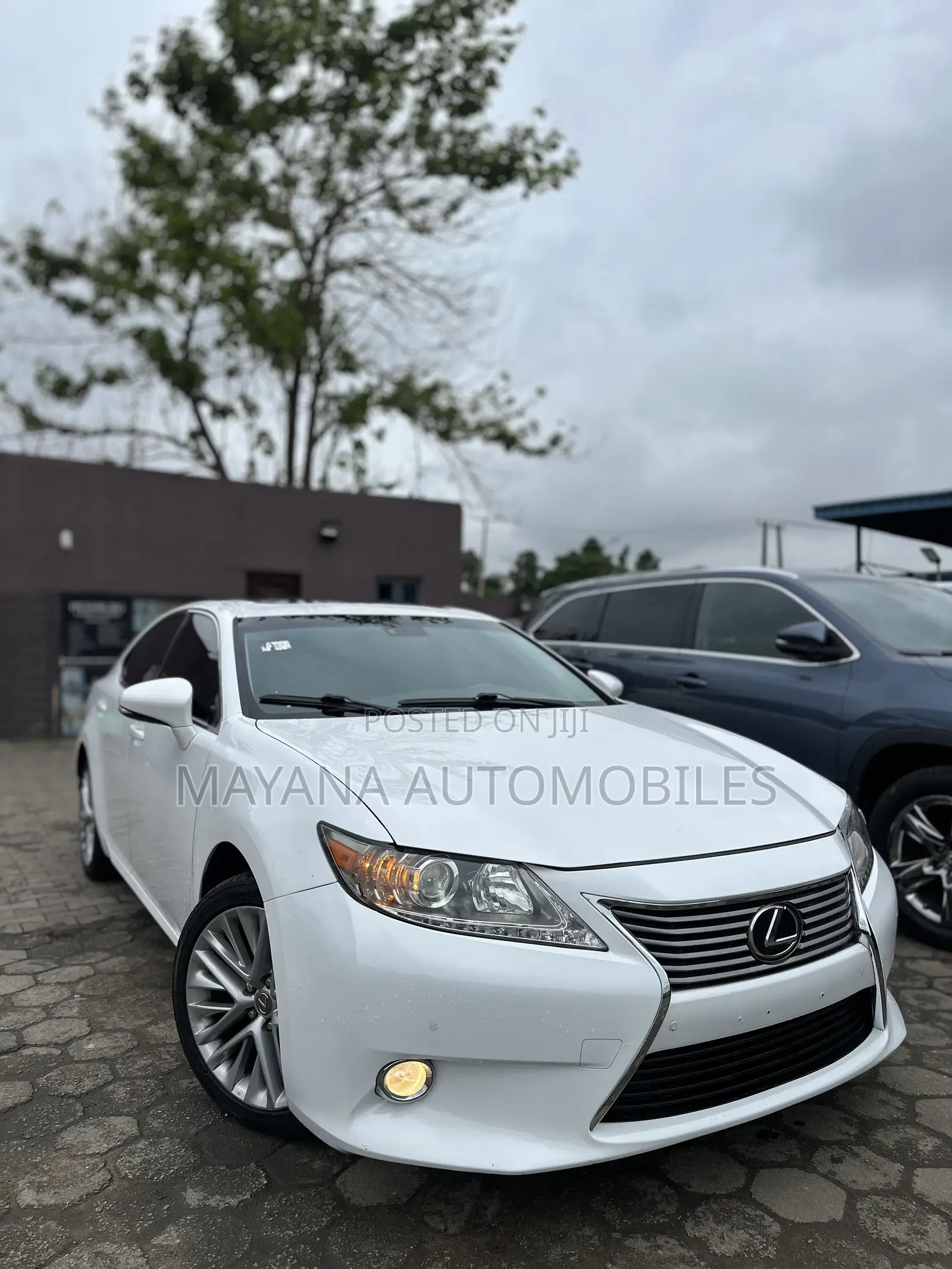 Lexus ES 350 FWD 2013 White