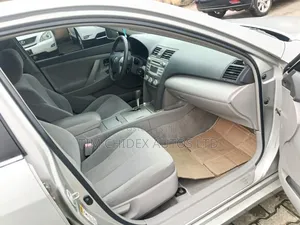 Toyota Camry LE 4dr Sedan (2.5L 4cyl 6A) 2011 Silver