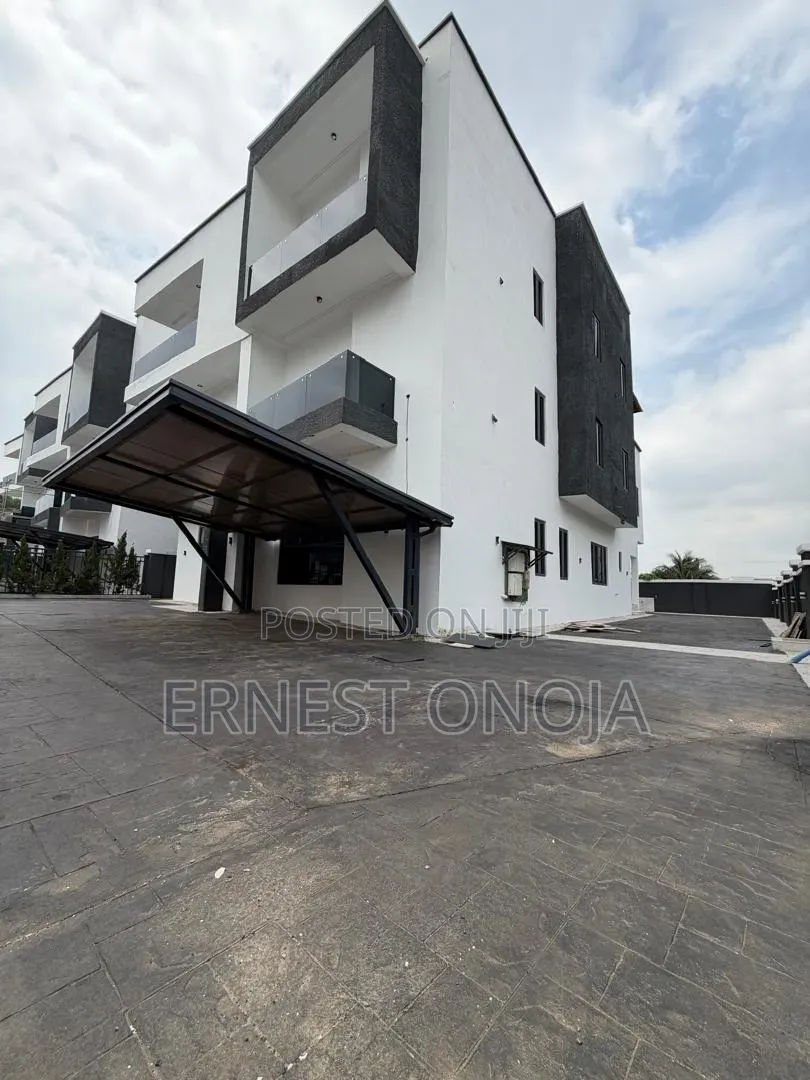 6bdrm Mansion in Diplomatic Zone, Katampe Extension for sale