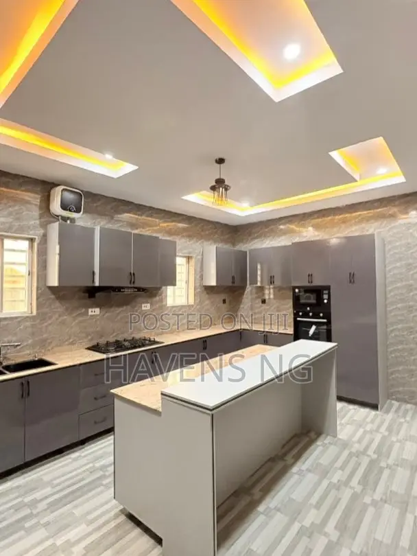 4bdrm Duplex in Ologuneru for sale