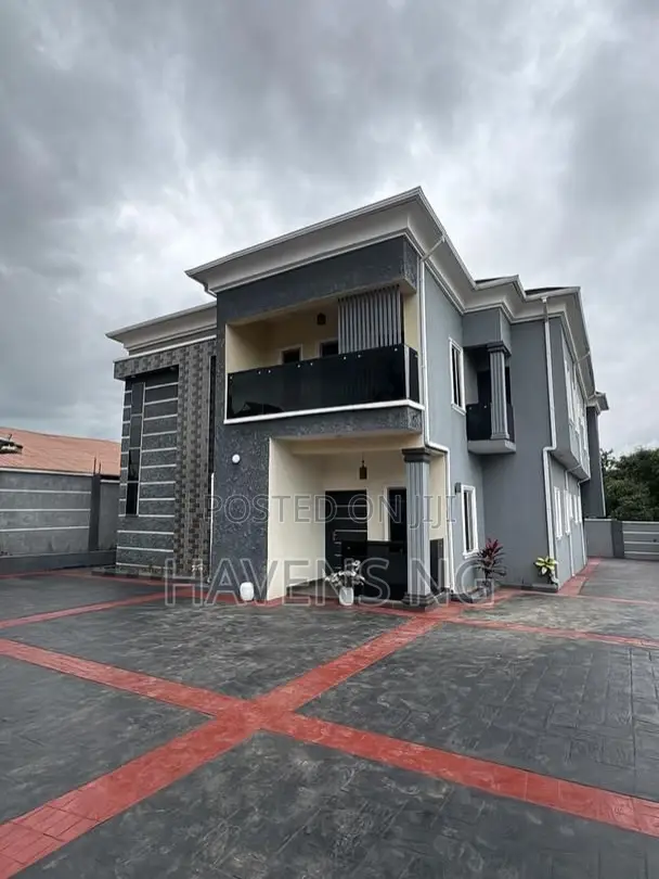 4bdrm Duplex in Ologuneru for sale