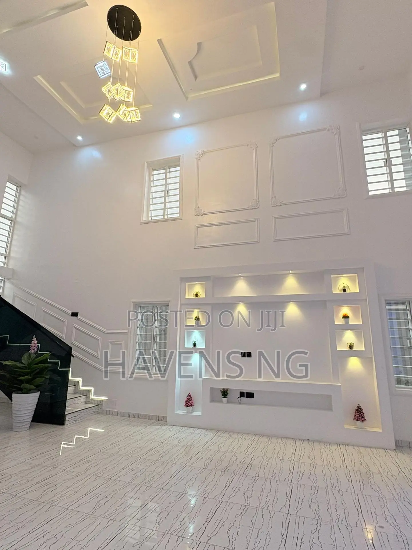 4bdrm Duplex in Ologuneru for sale