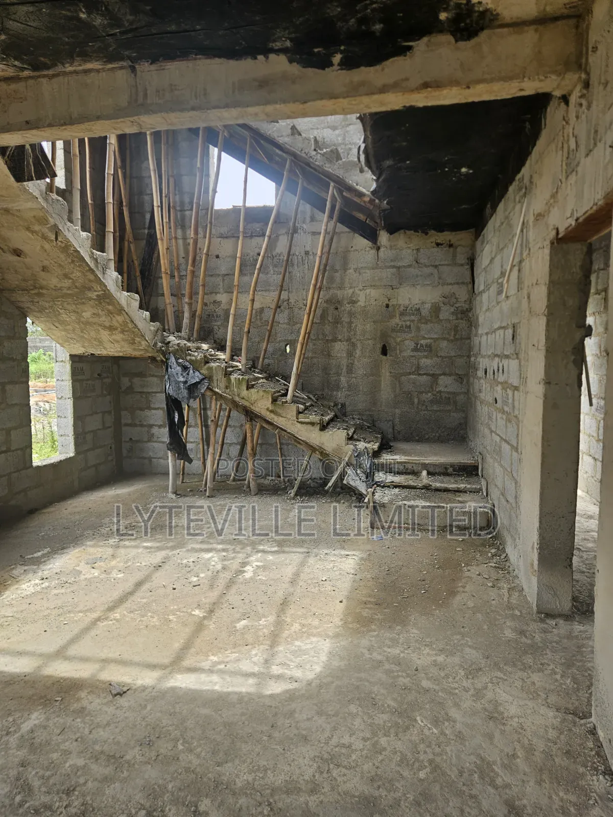 7bdrm Duplex in Karmo for sale