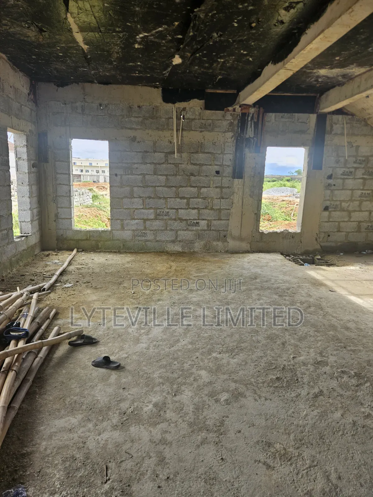 7bdrm Duplex in Karmo for sale