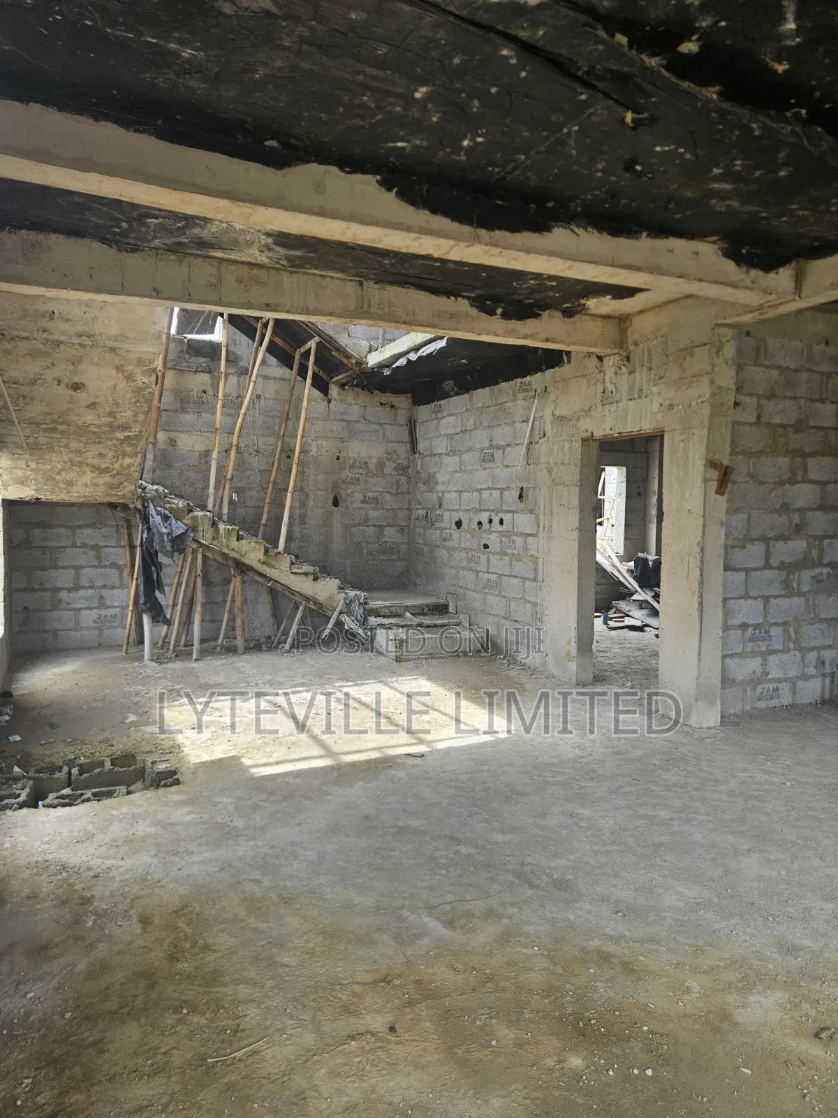 7bdrm Duplex in Karmo for sale