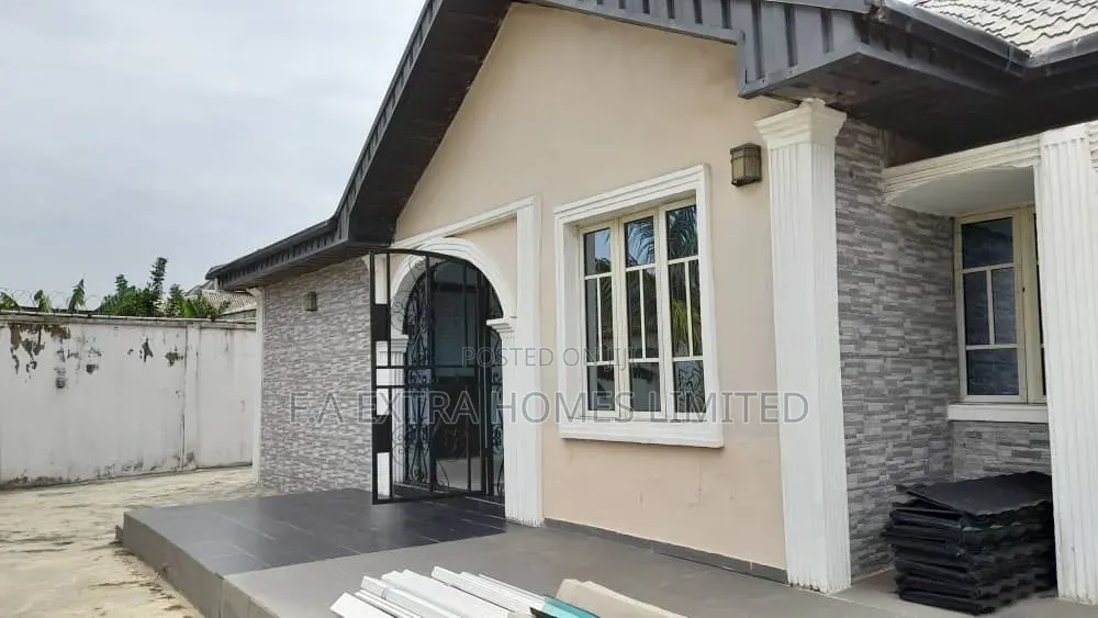 3bdrm Bungalow in Agric for sale