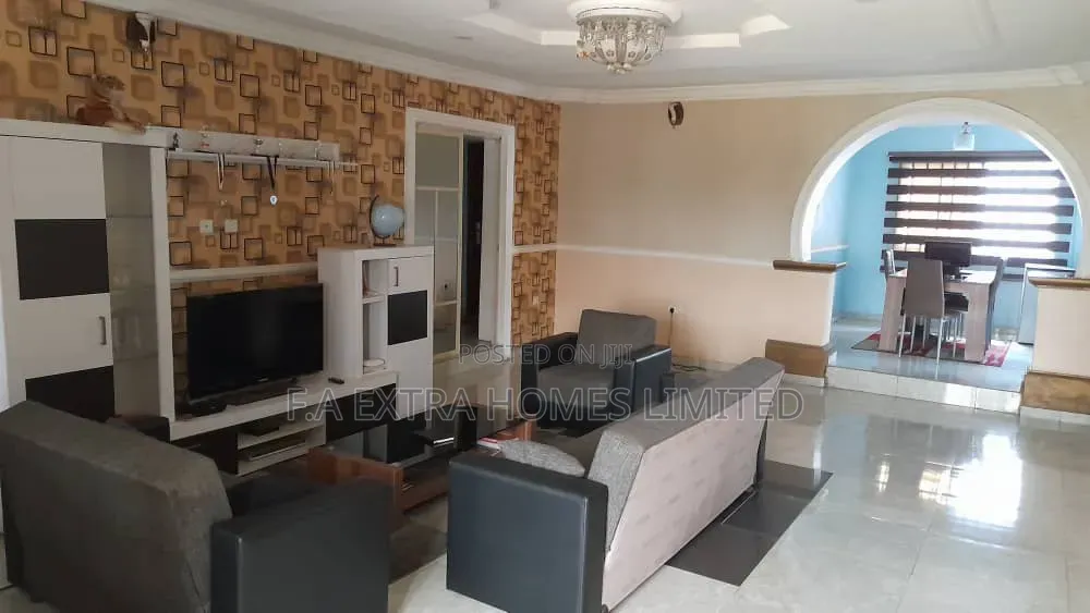 3bdrm Bungalow in Agric for sale