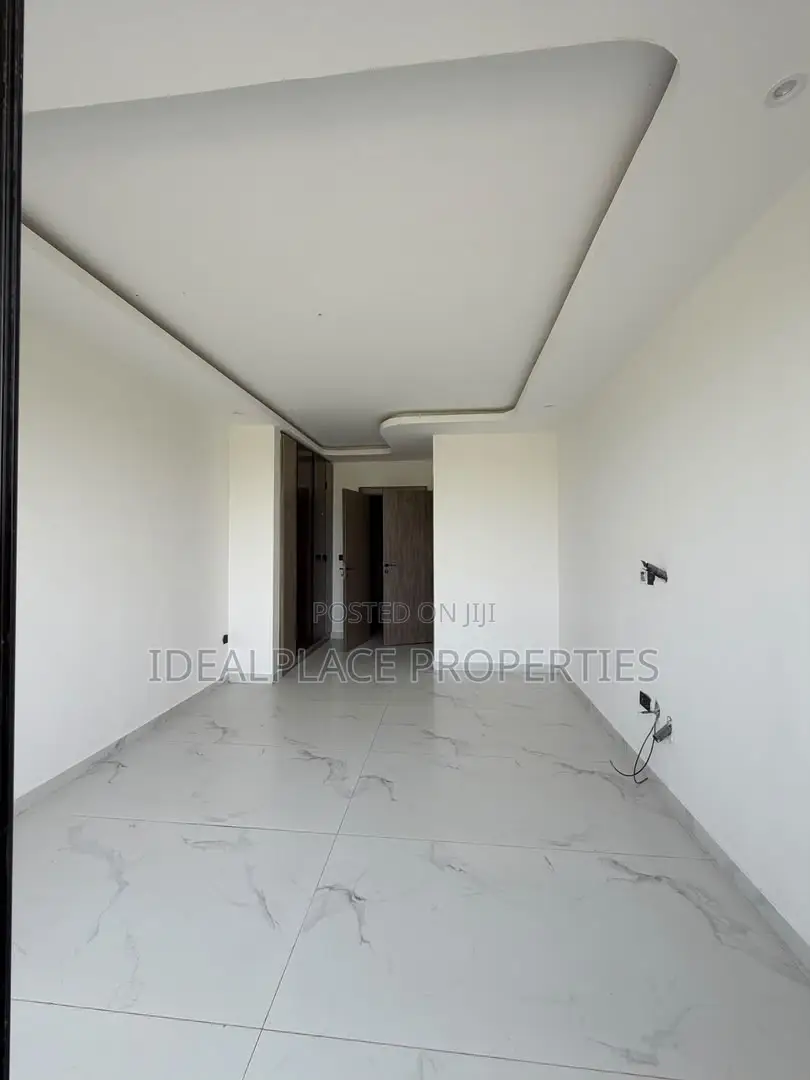 2bdrm Apartment in Lekki Phase 1 for rent