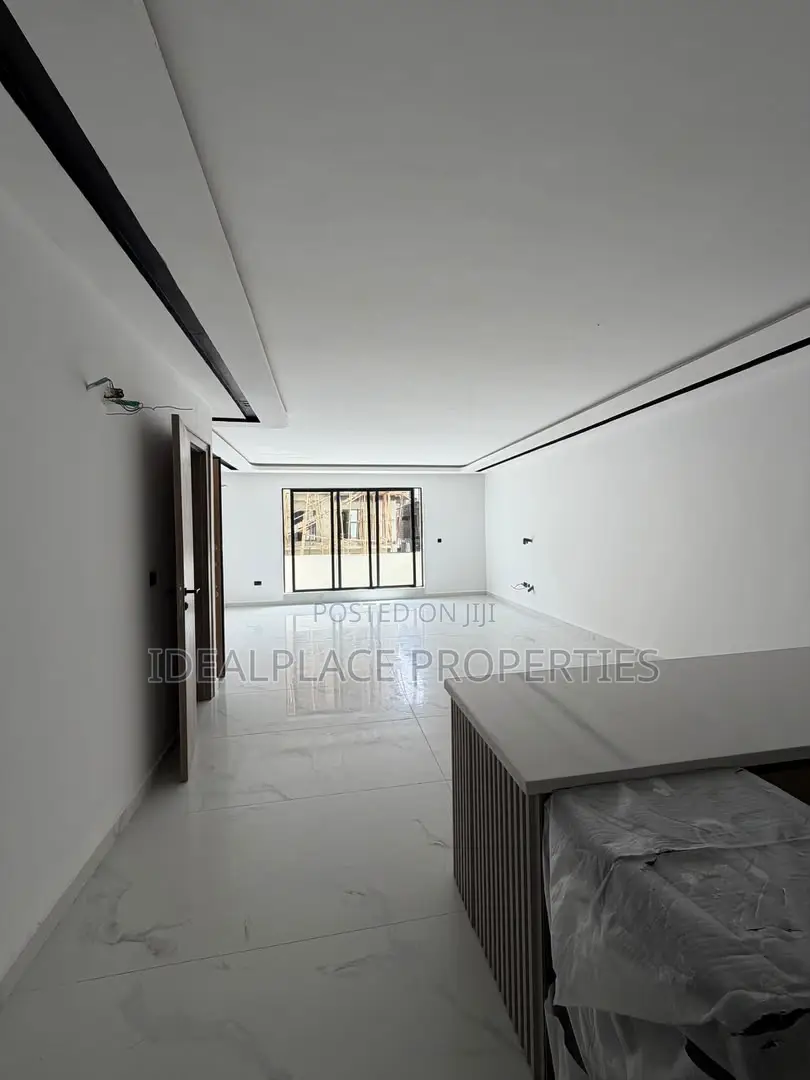 2bdrm Apartment in Lekki Phase 1 for rent