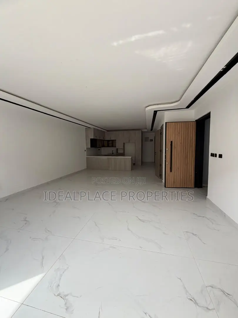 2bdrm Apartment in Lekki Phase 1 for rent