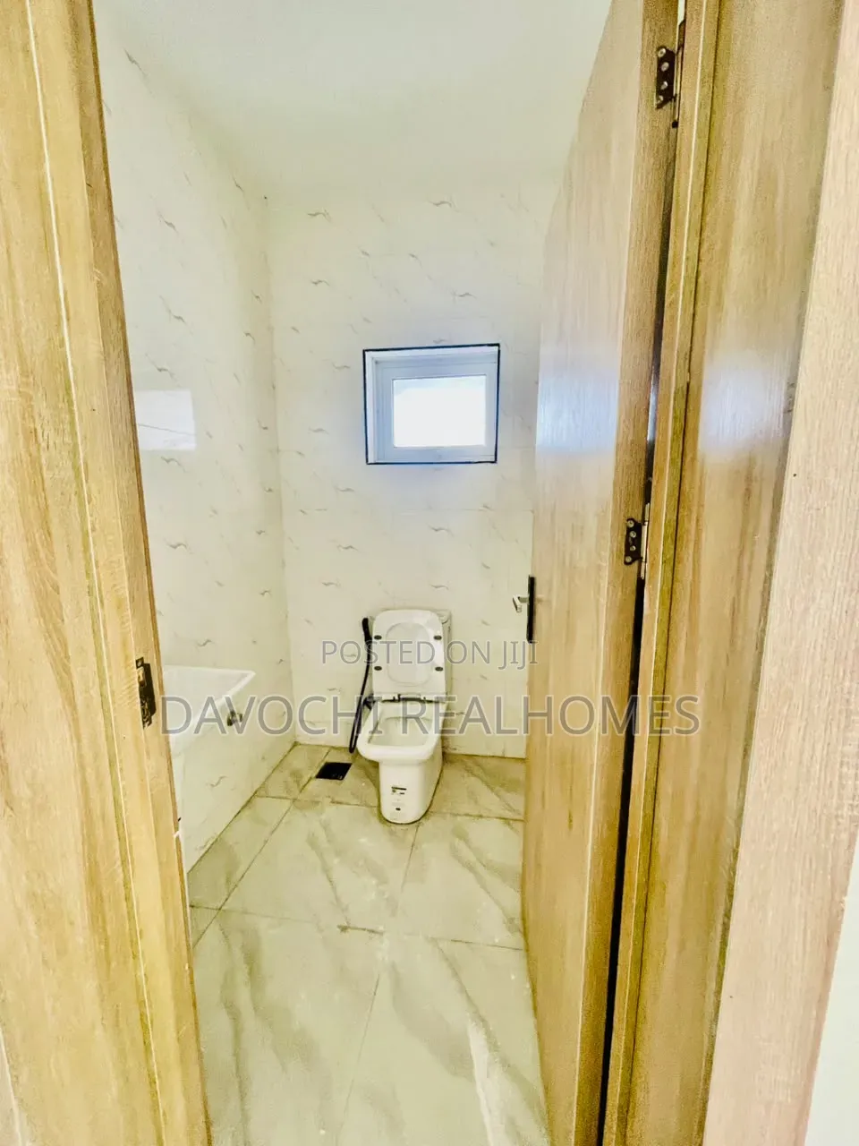 3bdrm Penthouse in Ikate for sale