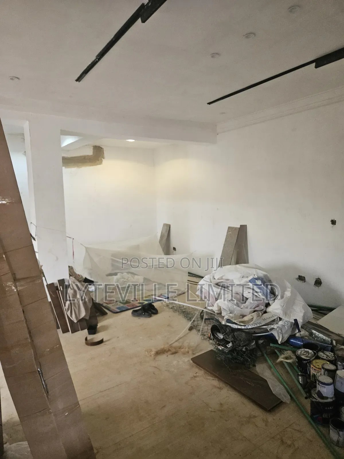 6bdrm Duplex in Karmo for sale