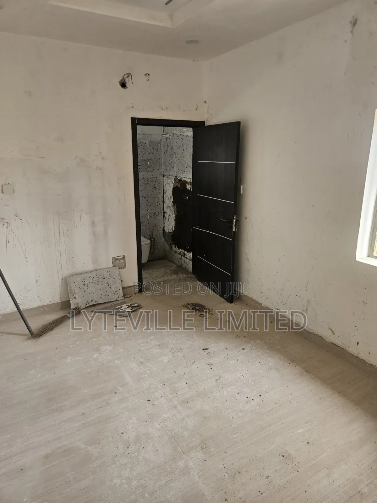6bdrm Duplex in Karmo for sale