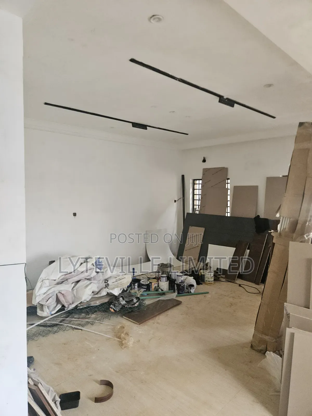 6bdrm Duplex in Karmo for sale