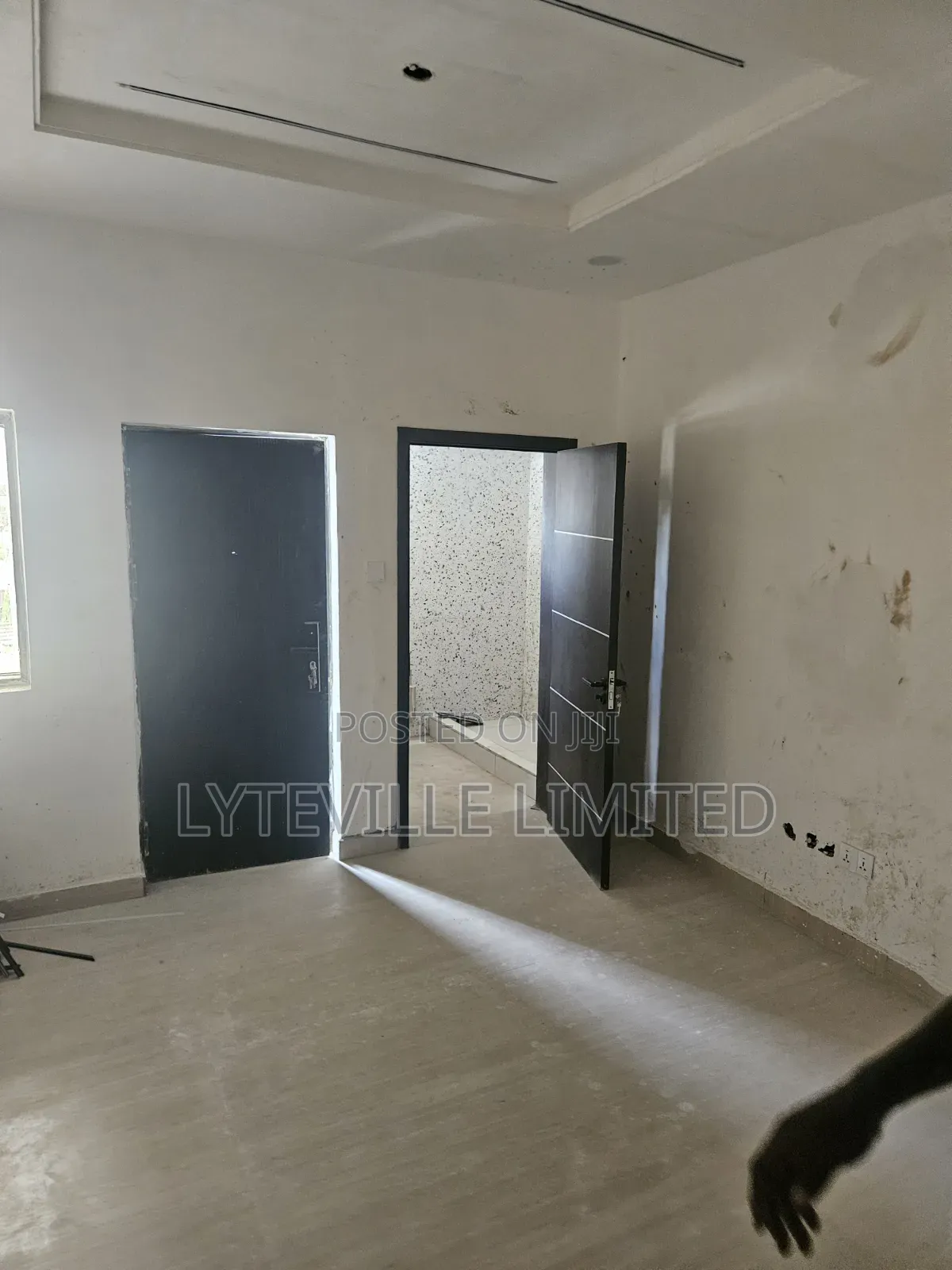 6bdrm Duplex in Karmo for sale