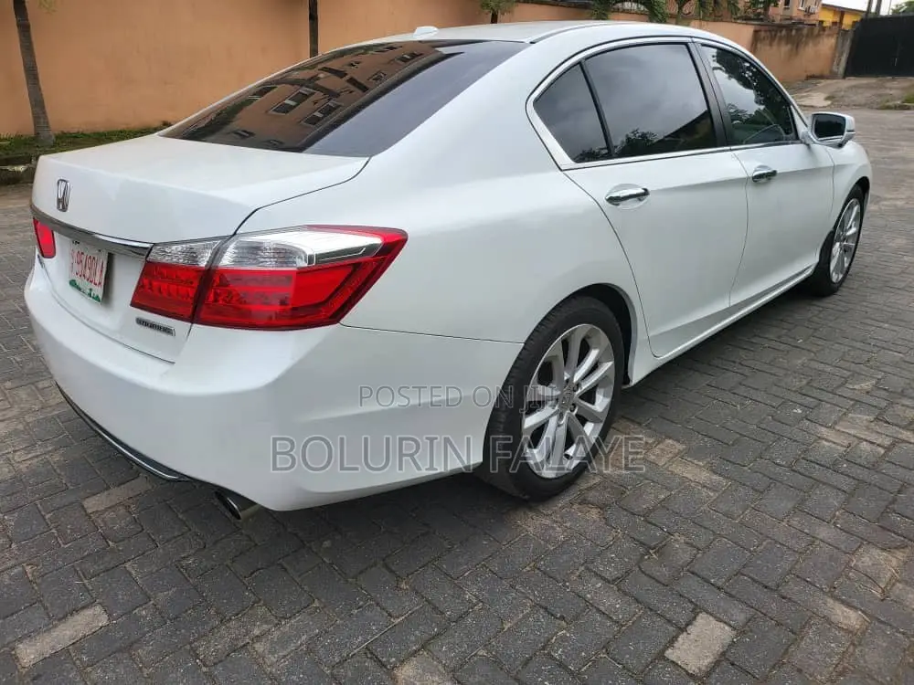 Honda Accord Touring V-6 4dr Sedan (3.5L 6cyl 6A) 2014 Off white