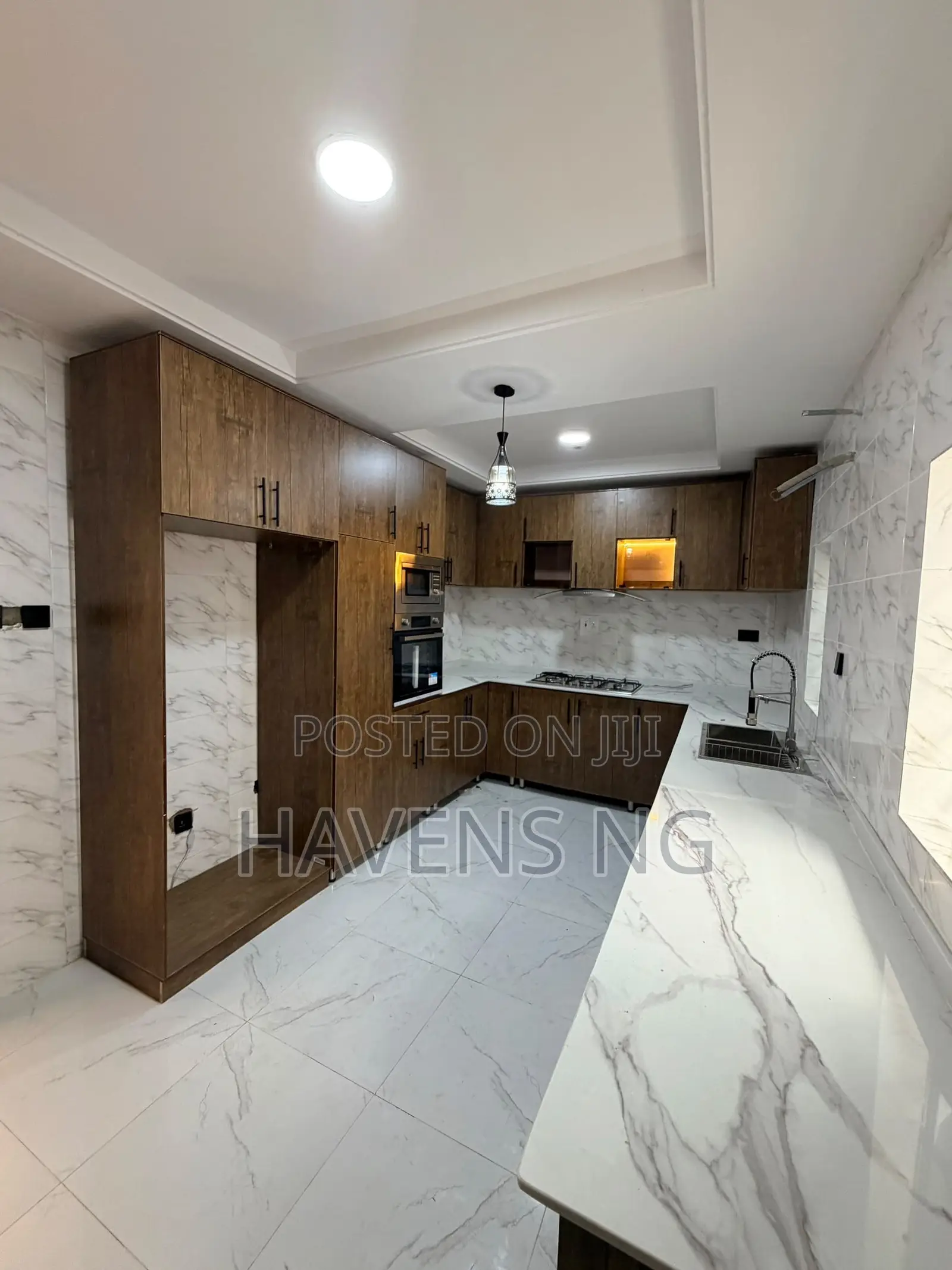 4bdrm Duplex in Akobo for sale