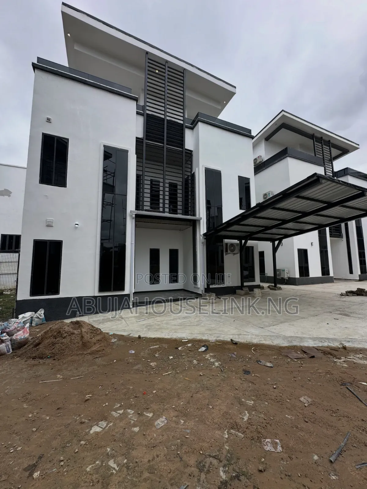 Furnished 4bdrm Duplex in Guzape Main Abuja for sale