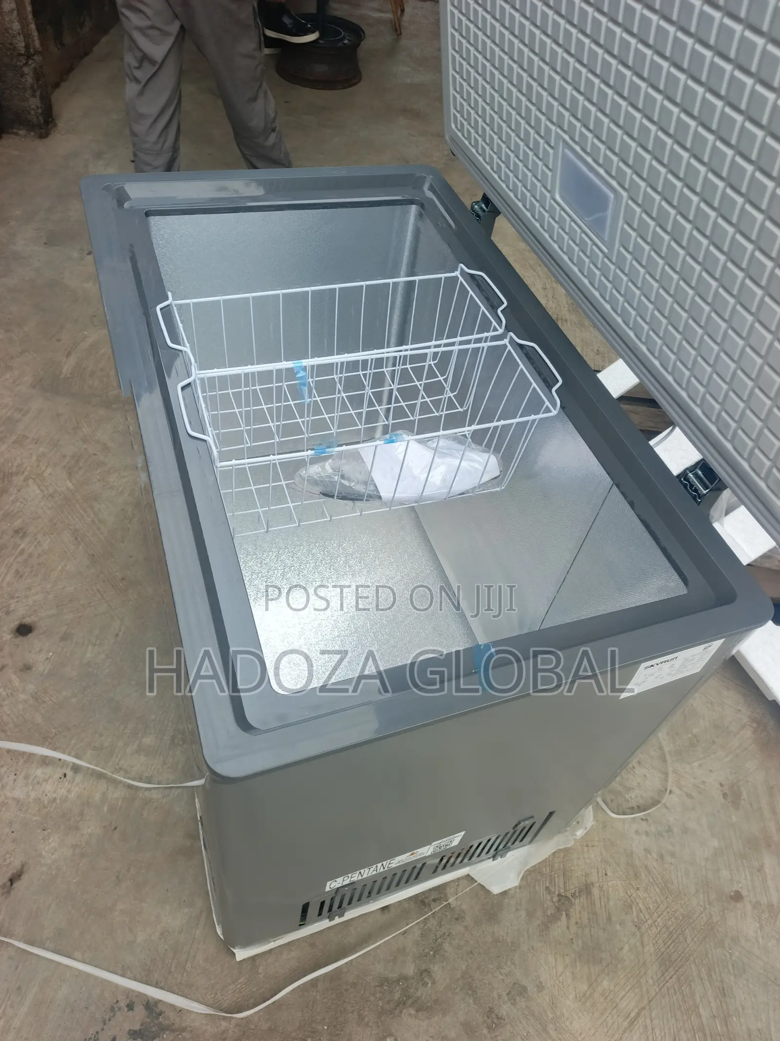Skyrun BD-300HNW Spacious Chest Freezer for Bulk Storage