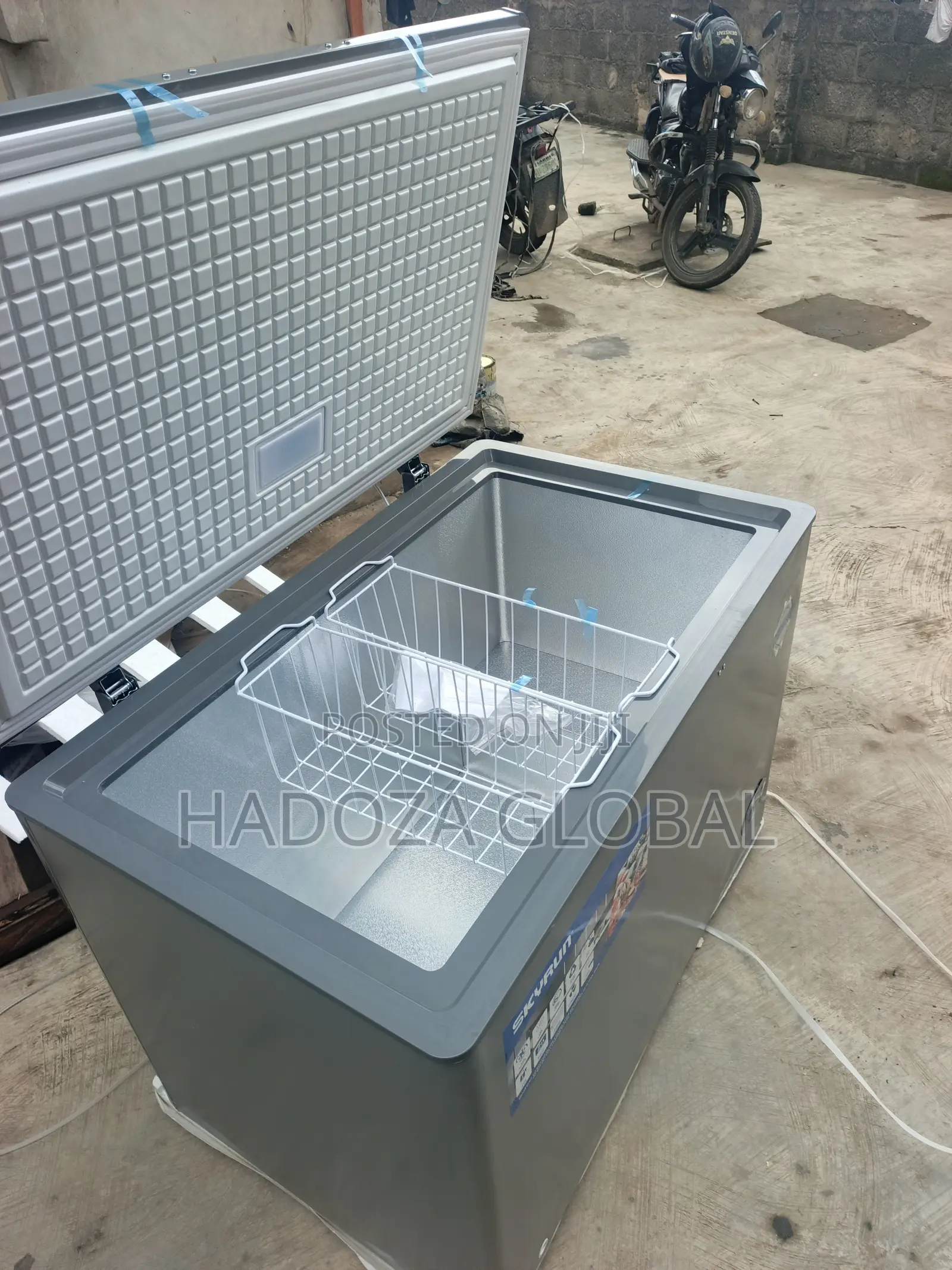 BD-300HNW Food Storage Skyrun Chest Freezer