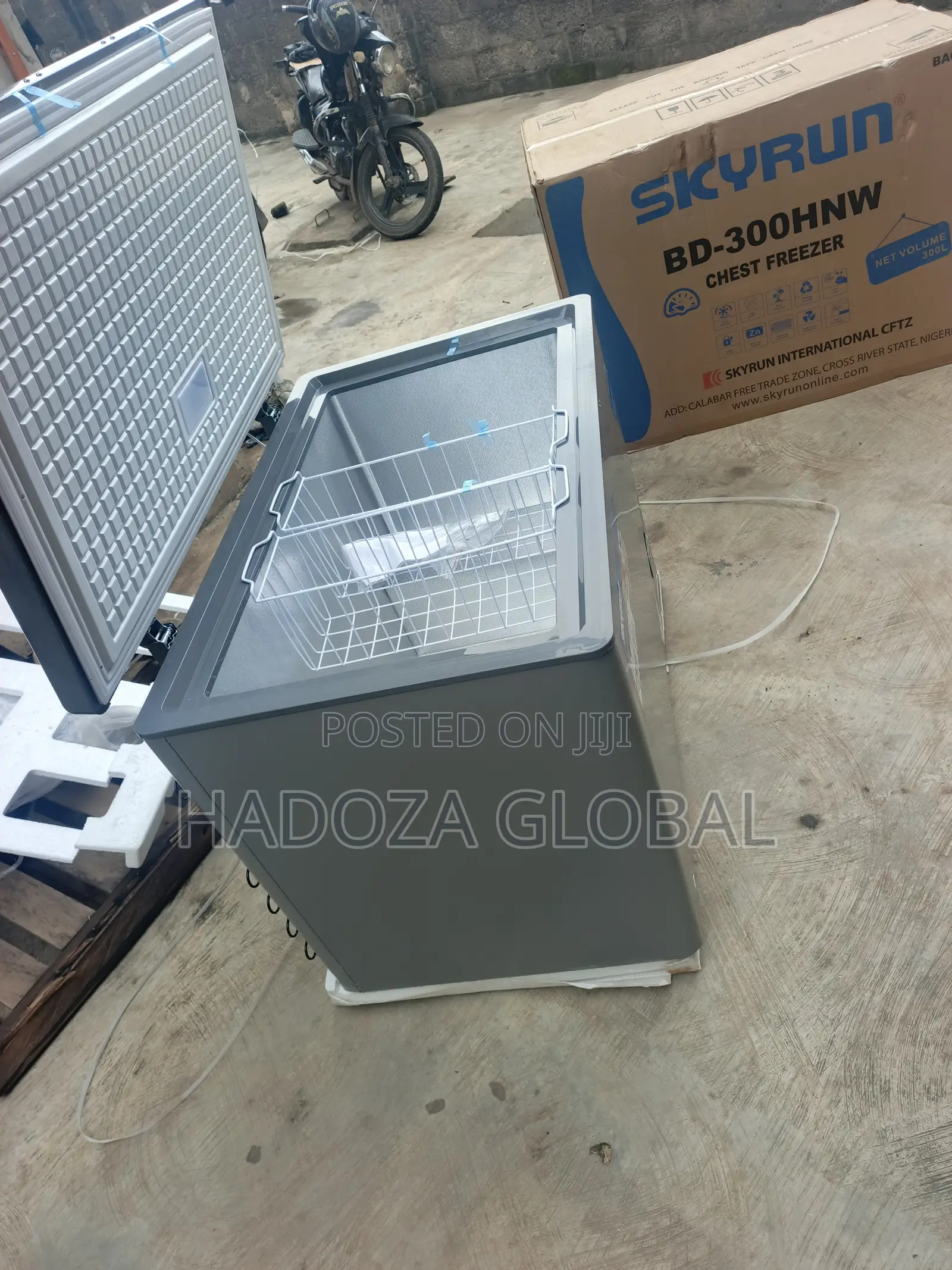 Skyrun BD-300HNW Chest Freezer for Shops