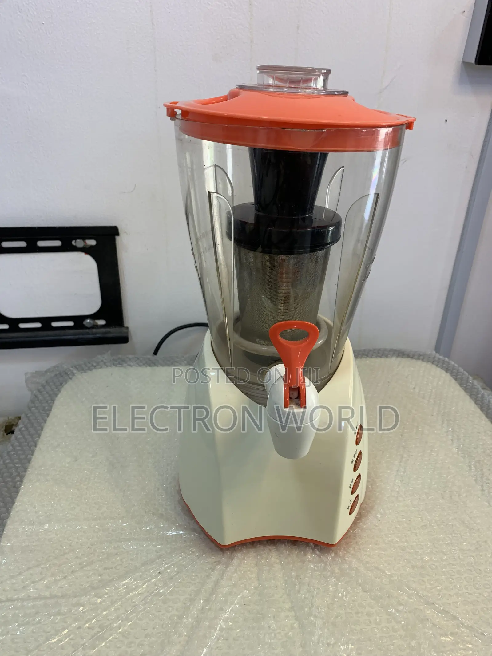 Telefunken Multi-Functional Juicer With Dispenser Tap.