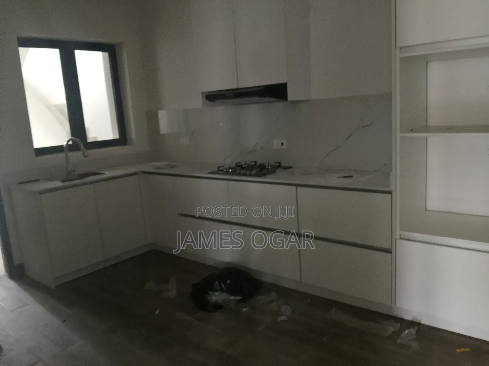 2bdrm Apartment in Lekki Phase 1 for rent
