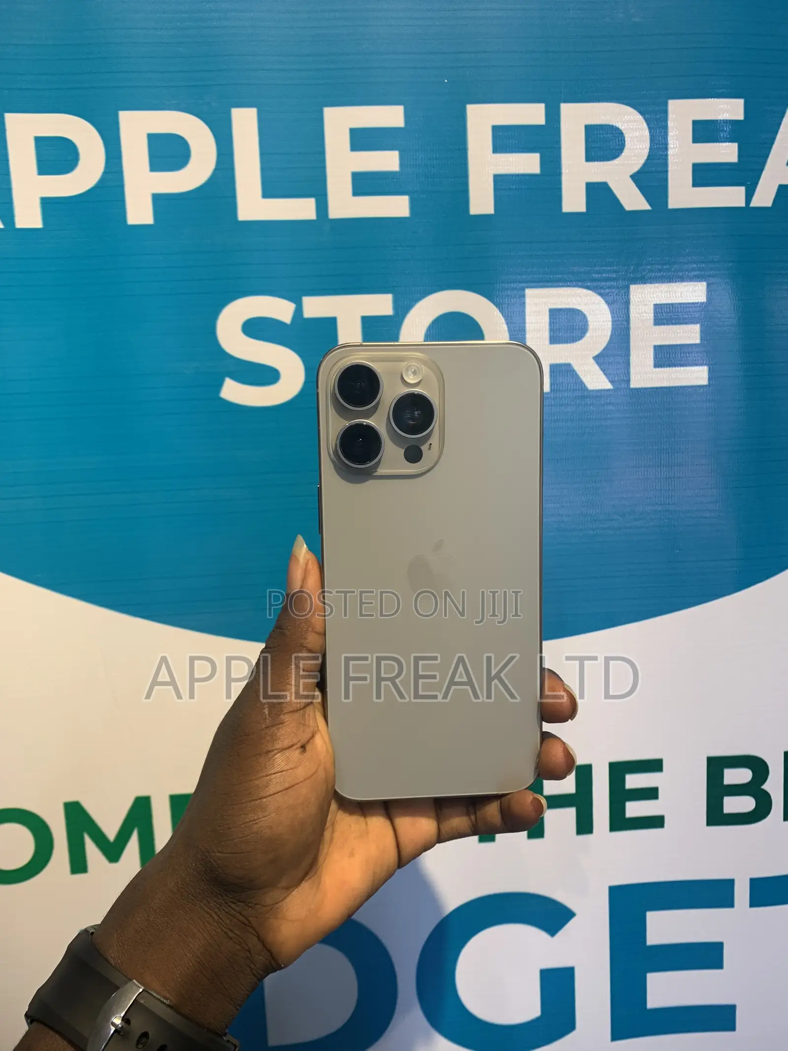 Apple iPhone 15 Pro Max 1 TB Gold
