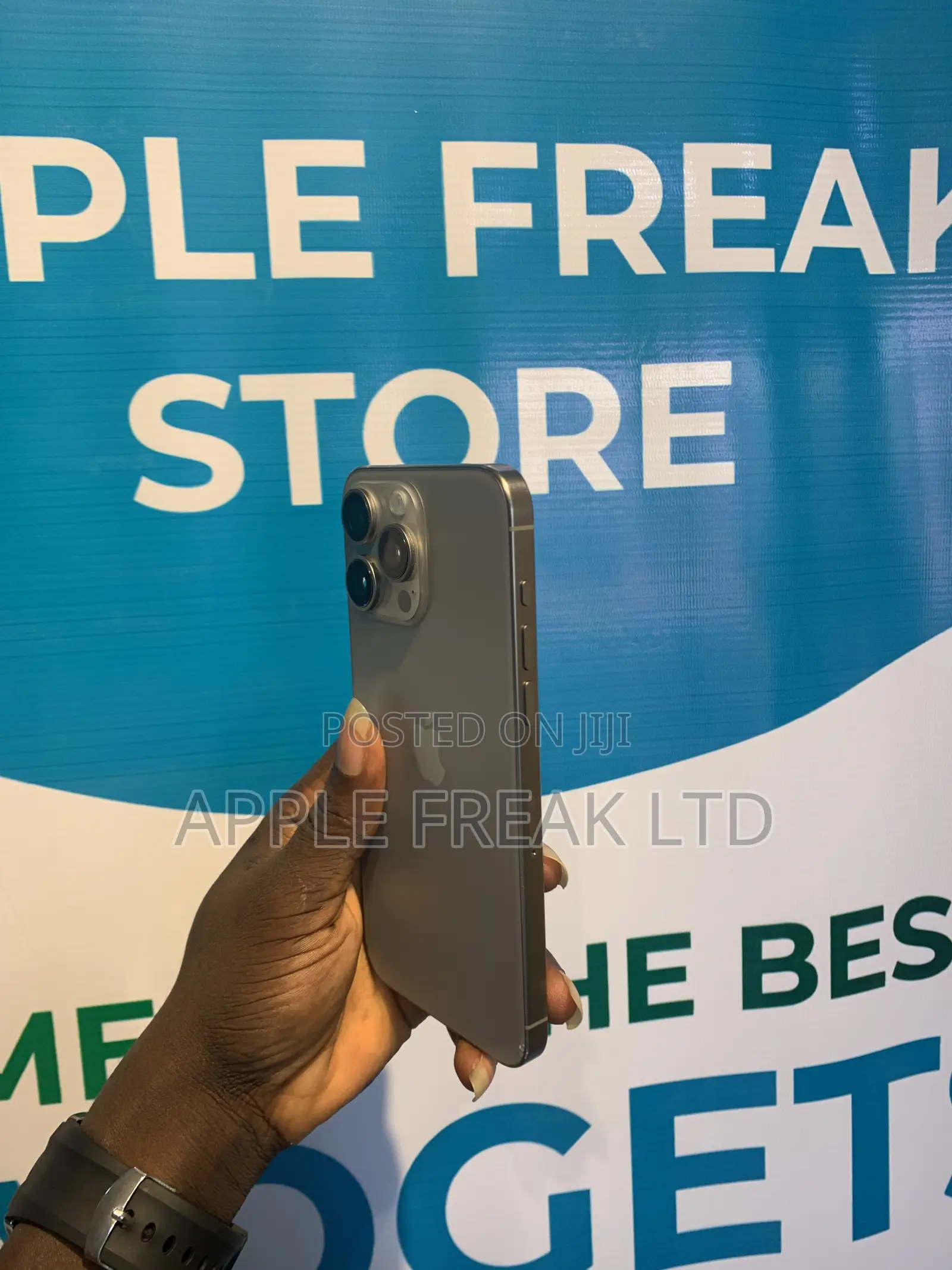 Apple iPhone 15 Pro Max 1 TB Gold
