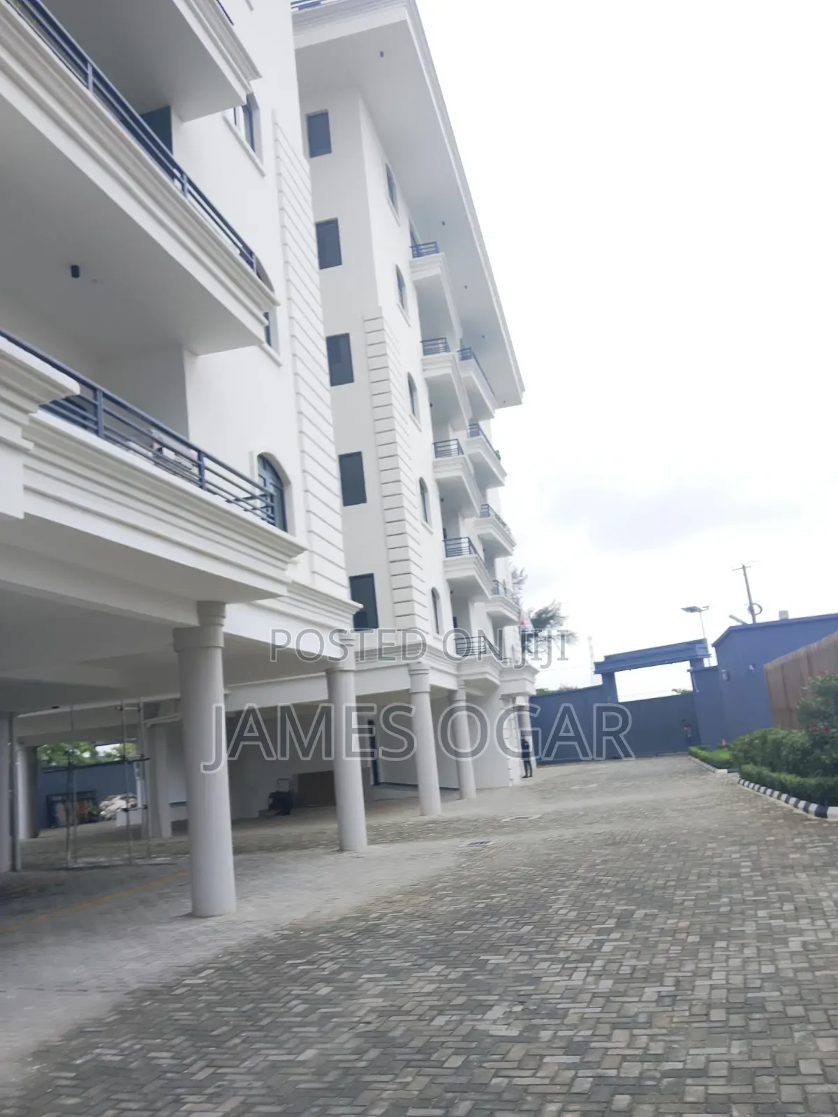 3bdrm Apartment in Lekki Phase I for rent