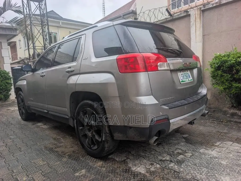 GMC Terrain SLT-1 FWD 2012 Gold
