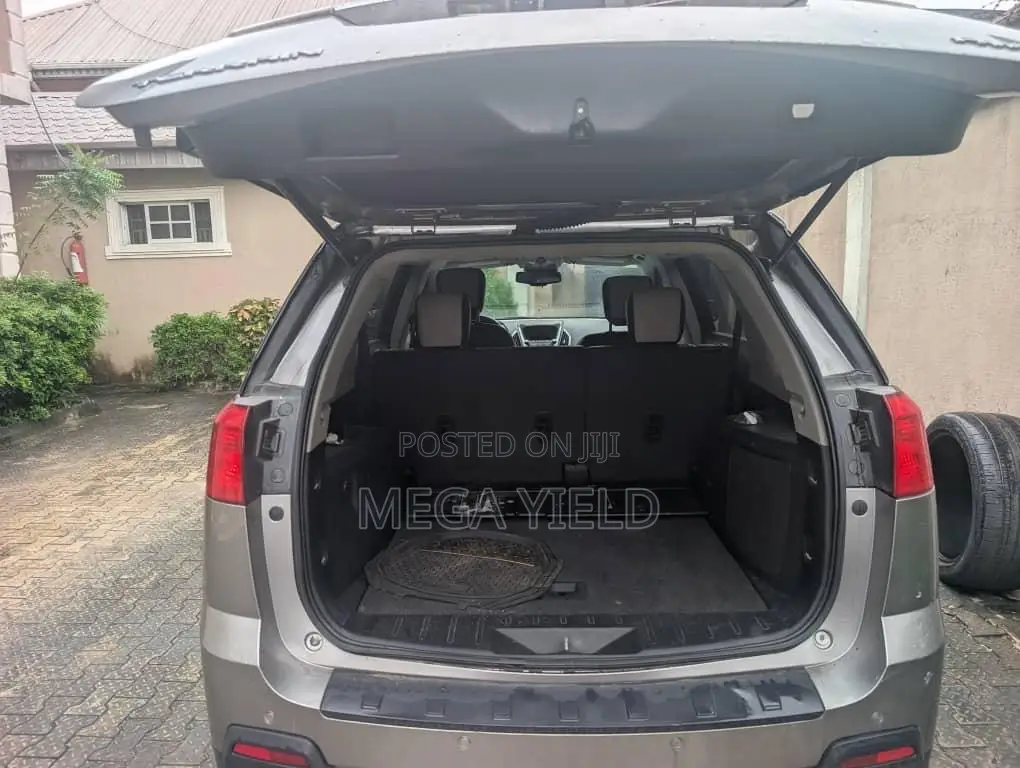 GMC Terrain SLT-1 FWD 2012 Gold